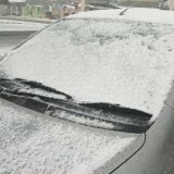 大雪と車
